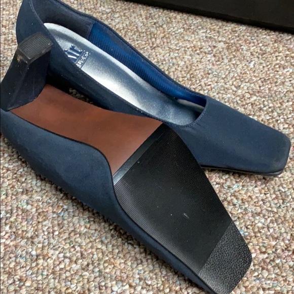 Air Flex Blue classic pumps.New.Size 8.5W 3” heels - Picture 4 of 9